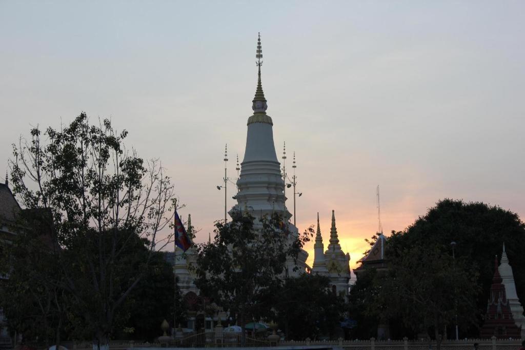 The Mou Hotel Phnom Penh Bagian luar foto